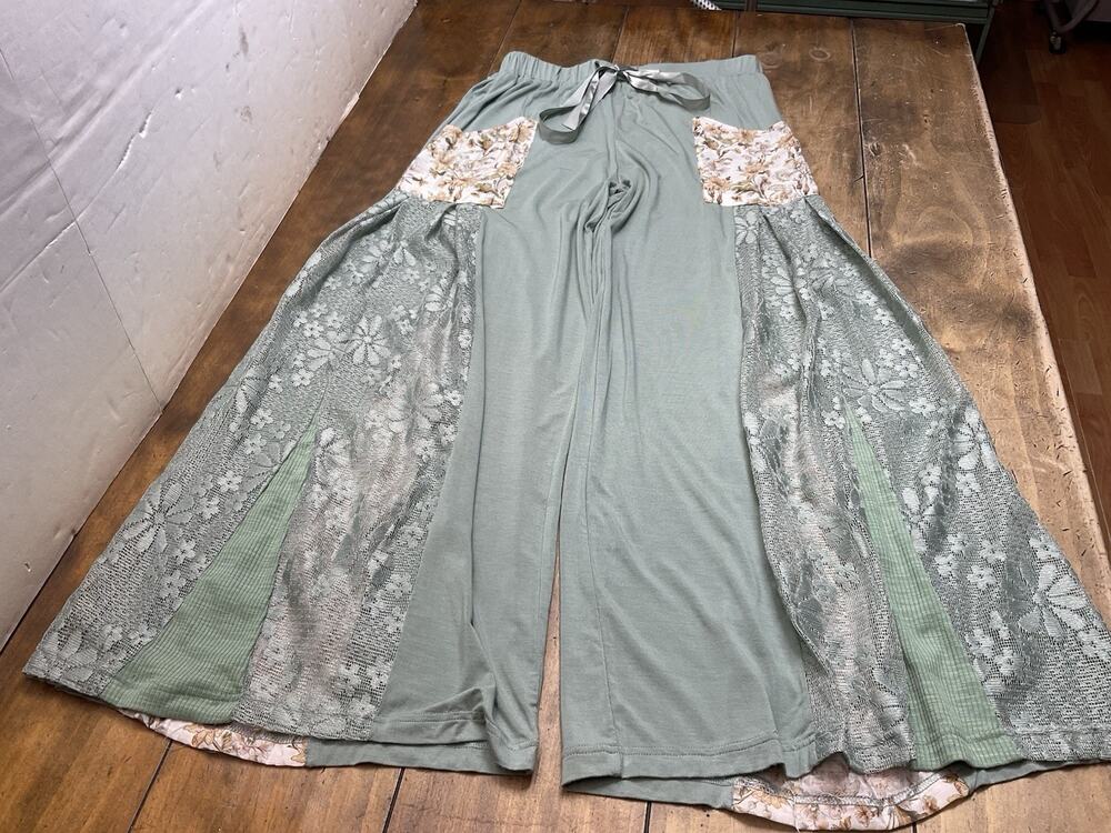 POL Green Lace Panel Wide Leg Boho Flare Pants Medium Floral Festival